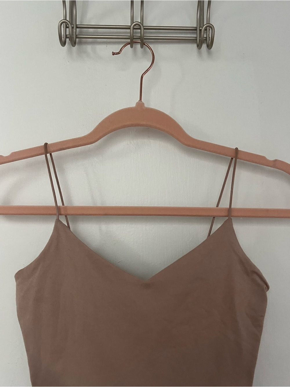 Windsor Brown V-Neck Spaghetti Strap Crop Cami - Picture 2 of 9